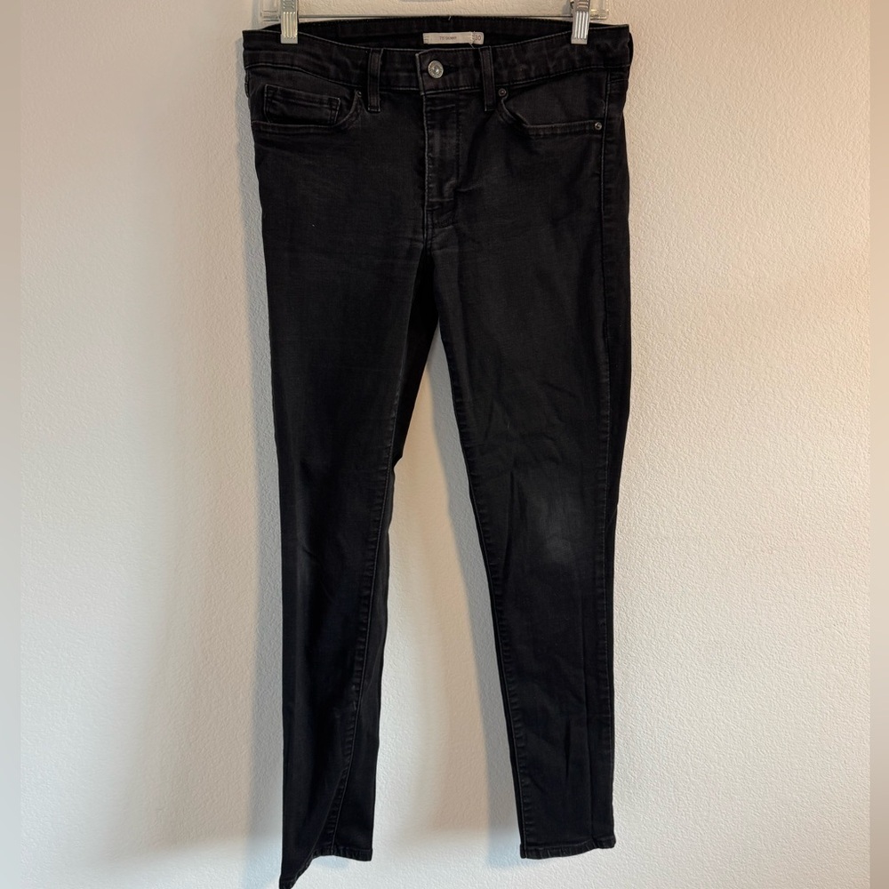 Levi’s Women’s Black 711 Skinny Jeans Size 30‎